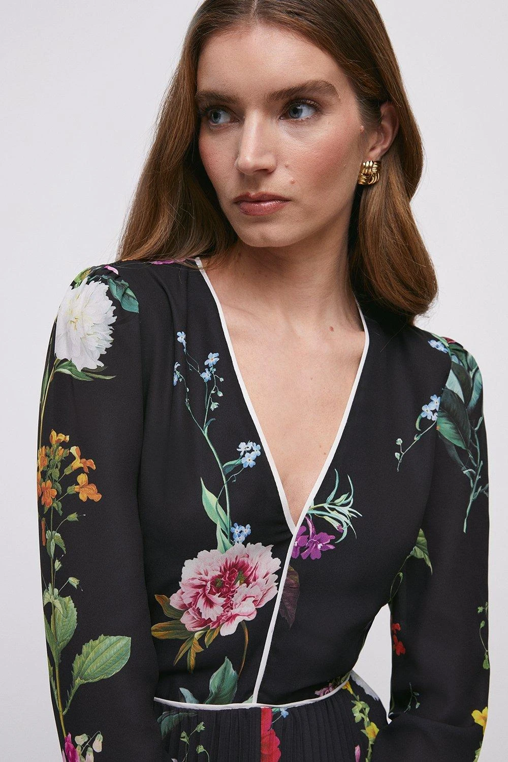 Coast Printed Tipped V Neck Maxi Dress 2 Coast Printed Tipped V Neck Maxi Dress - Image 2